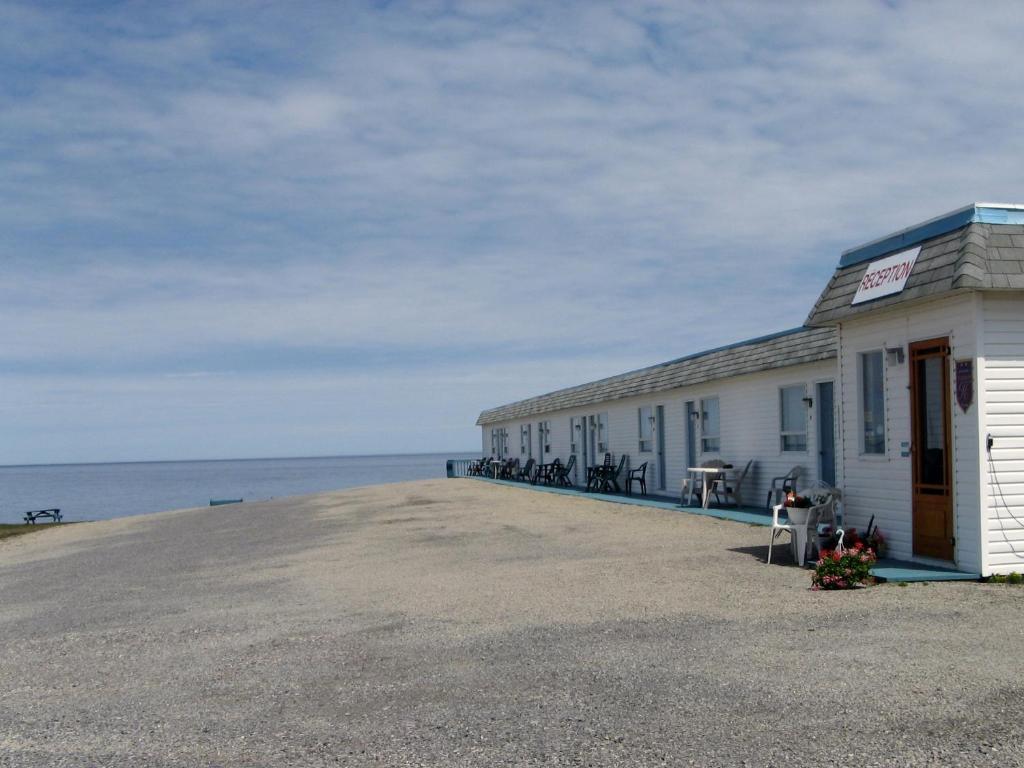 Motel le Noroît L'Anse-au-Griffon Extérieur photo