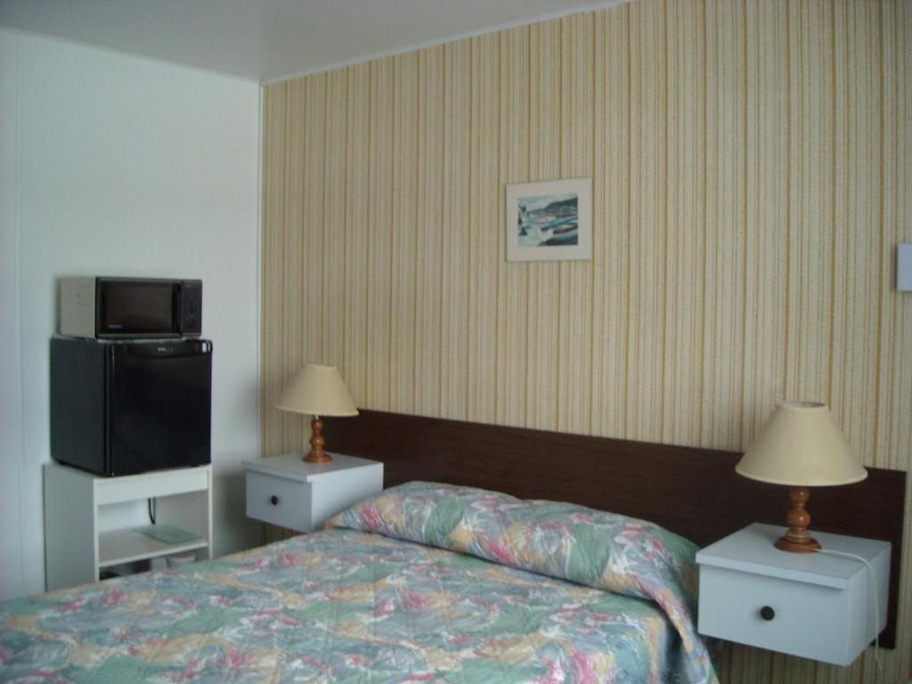 Motel le Noroît L'Anse-au-Griffon Extérieur photo