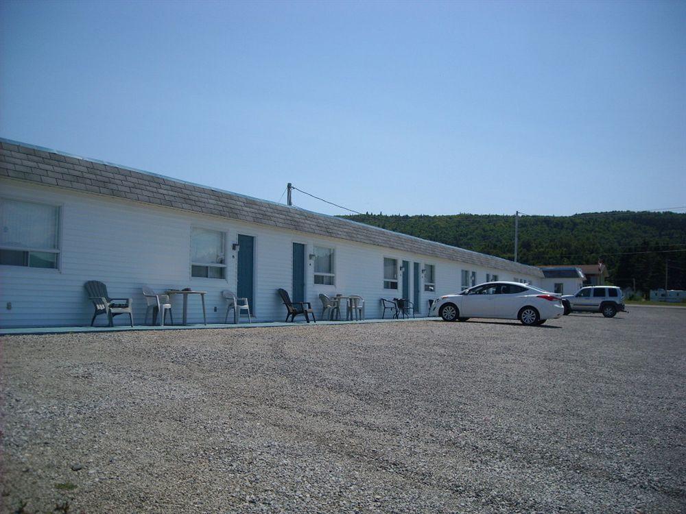 Motel le Noroît L'Anse-au-Griffon Extérieur photo
