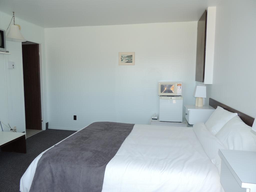 Motel le Noroît L'Anse-au-Griffon Extérieur photo