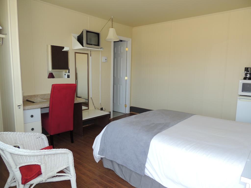 Motel le Noroît L'Anse-au-Griffon Extérieur photo
