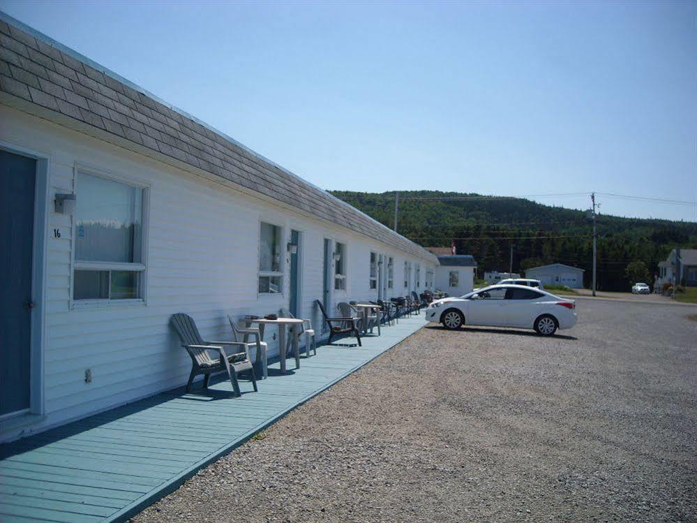 Motel le Noroît L'Anse-au-Griffon Extérieur photo
