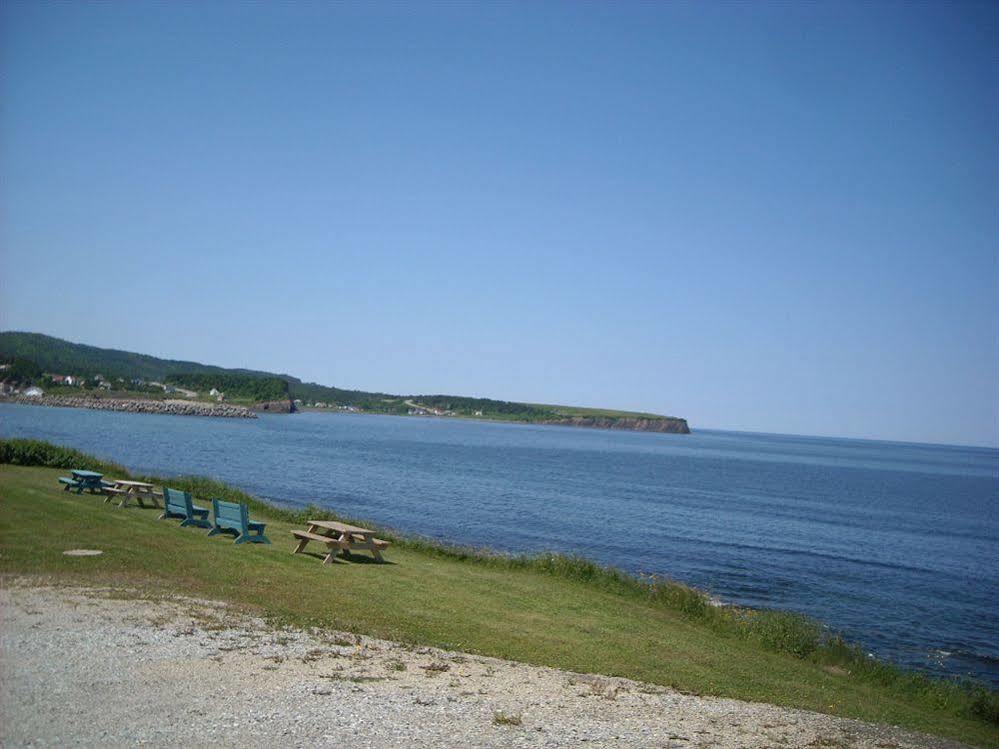 Motel le Noroît L'Anse-au-Griffon Extérieur photo