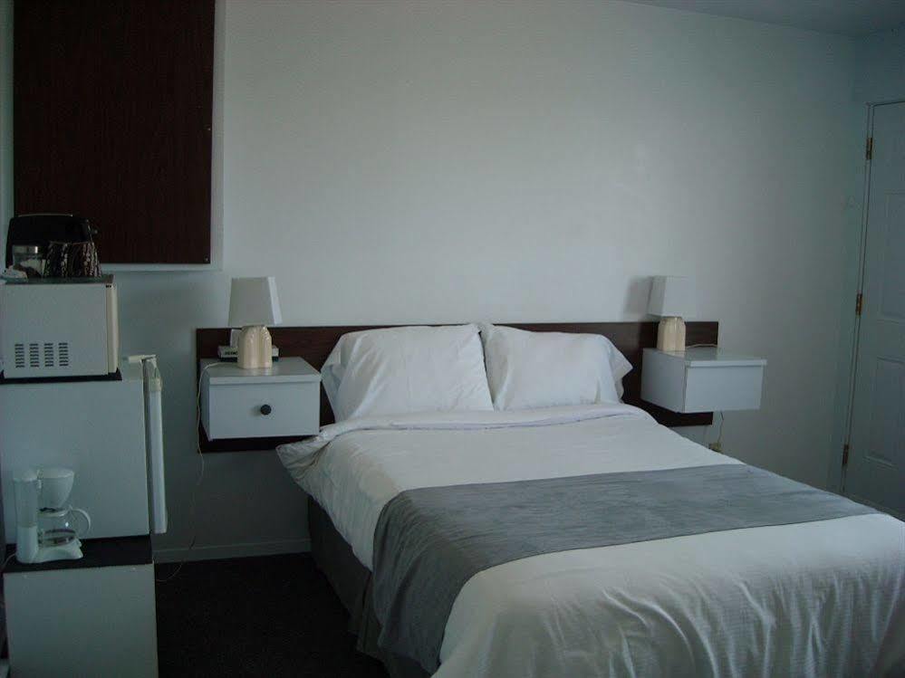 Motel le Noroît L'Anse-au-Griffon Extérieur photo