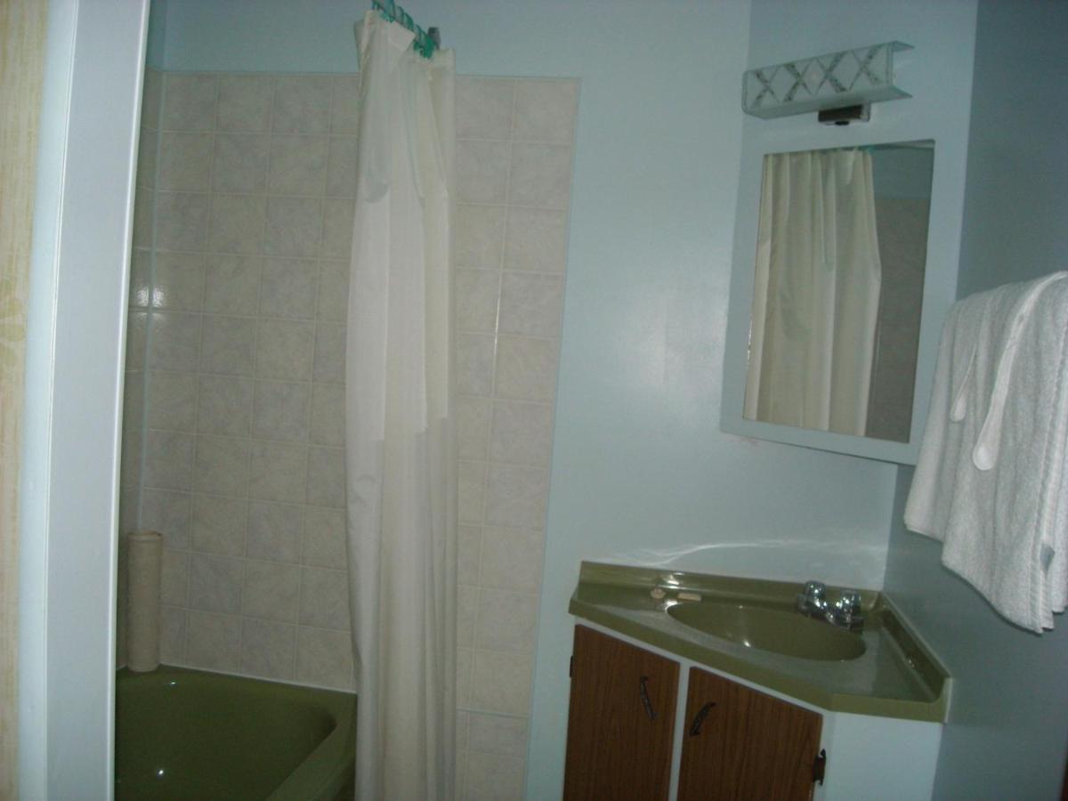 Motel le Noroît L'Anse-au-Griffon Chambre photo