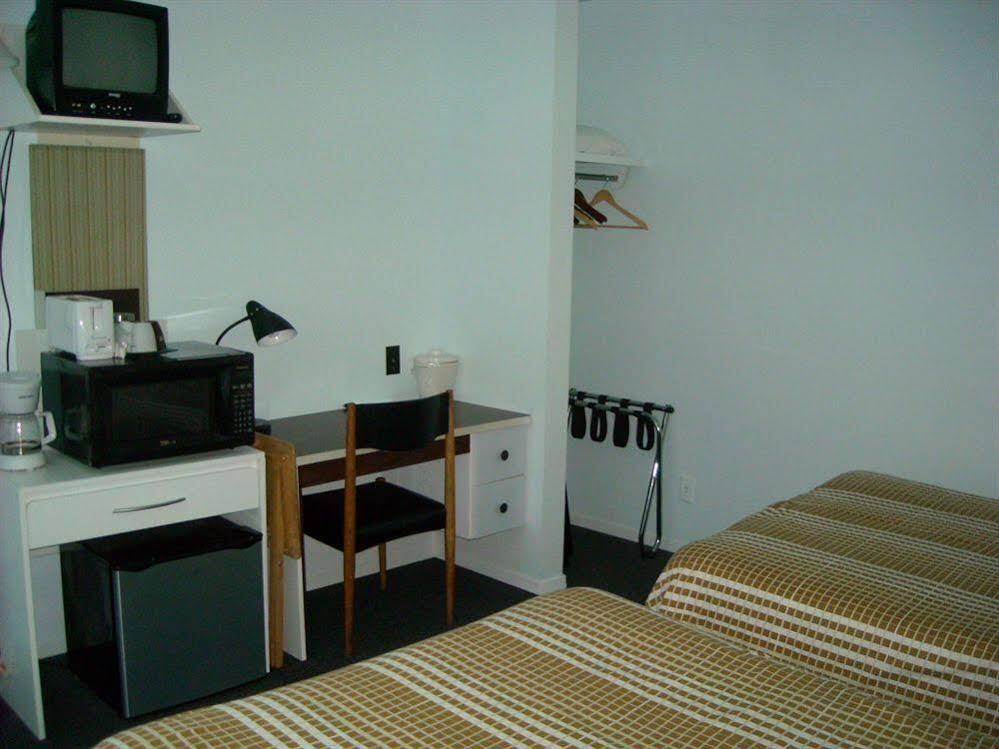 Motel le Noroît L'Anse-au-Griffon Extérieur photo