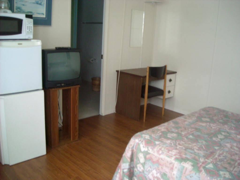 Motel le Noroît L'Anse-au-Griffon Extérieur photo